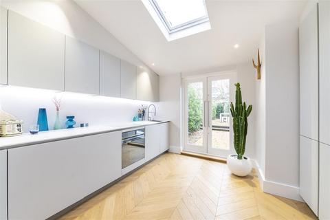 75 Warwick Road, London, W5 5QE
