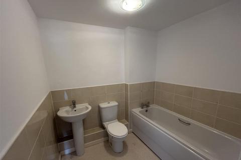 2 bedroom apartment to rent, White's Way, Hedge End