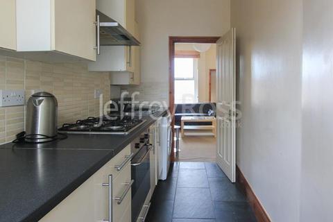 2 bedroom flat to rent, Corporation Road, Cardiff CF11