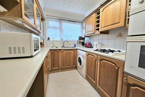 2 bedroom flat for sale, The Mount, Meads Road, Eastbourne BN20