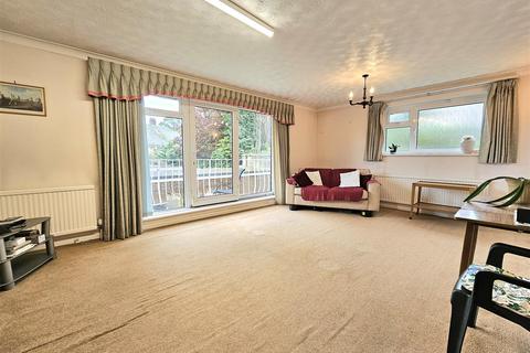 2 bedroom flat for sale, The Mount, Meads Road, Eastbourne BN20