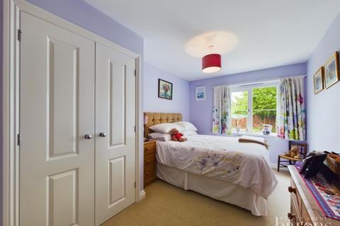 2 bedroom detached bungalow for sale, Percival Place, Basingstoke RG24