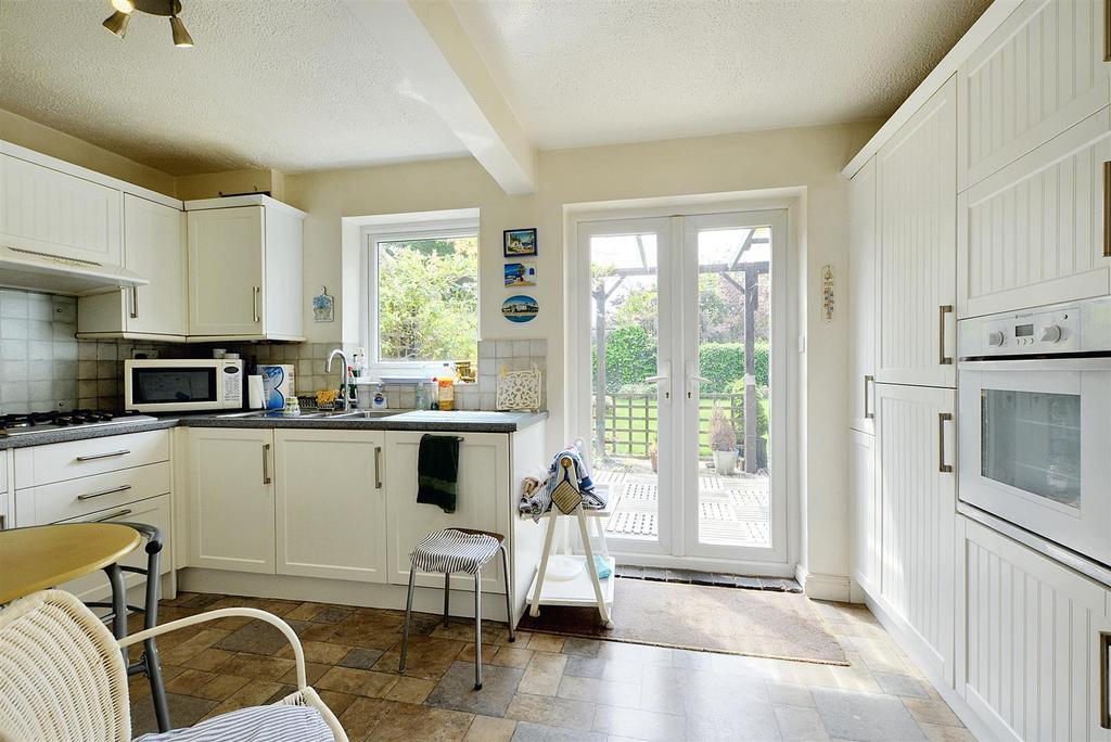 Kitchen 1.jpeg