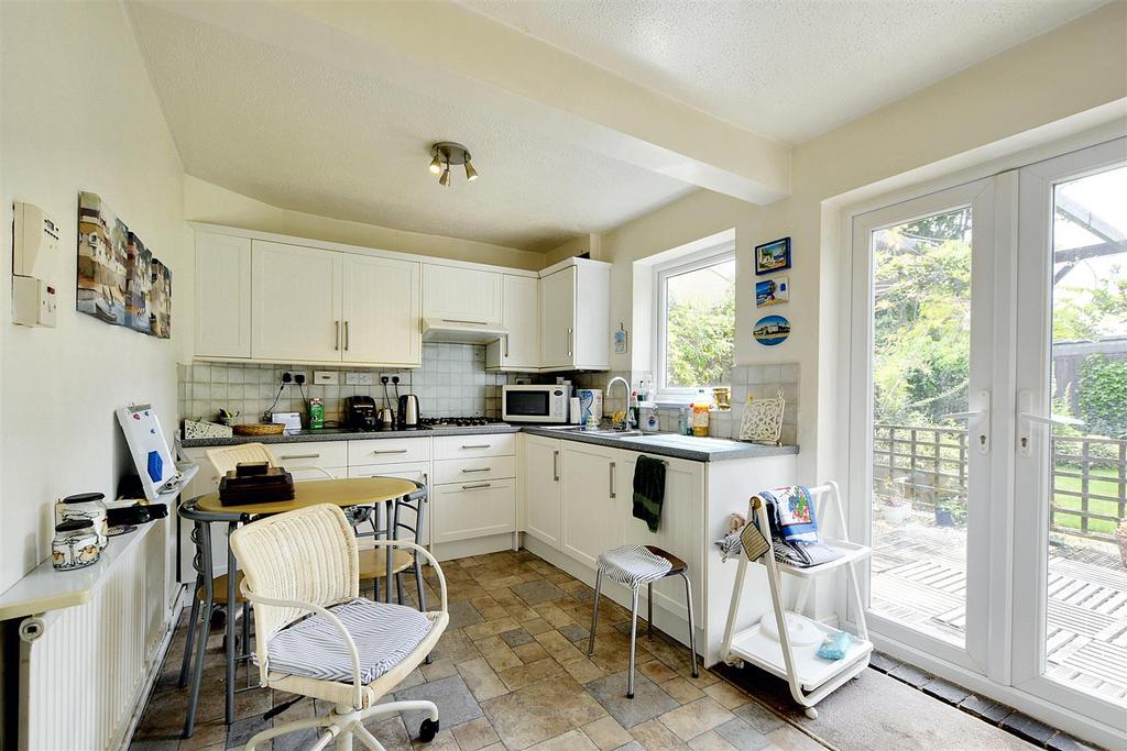Kitchen 2.jpeg