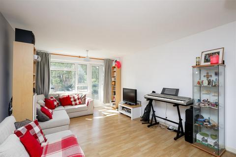 2 bedroom flat to rent, Putney Hill, London