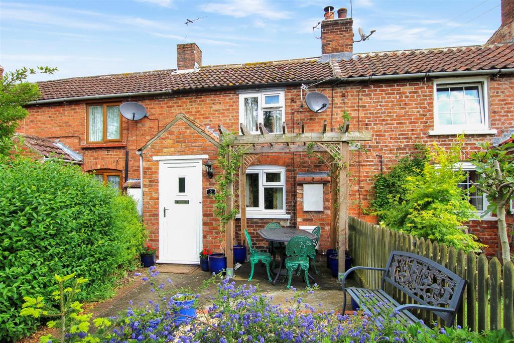 Church Street, Middle Rasen, Market... 2 bed cottage - £150,000