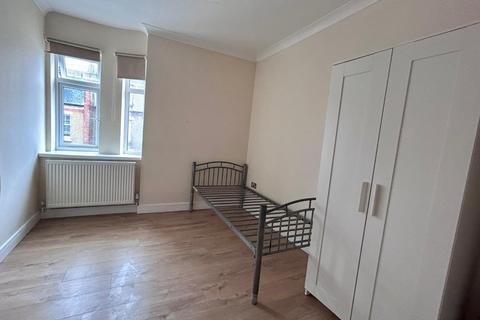 2 bedroom flat to rent, Horn Lane, W3