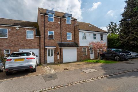 4 bedroom townhouse for sale, St. Georges Close, Toddington, Dunstable