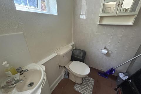 6 Dowry Road, Lees, Oldham, OL4 3JX