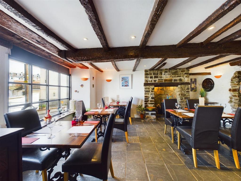 Restaurant1.jpg