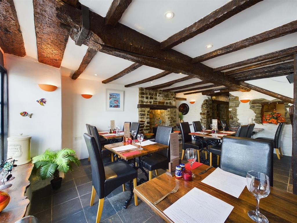 Restaurant2.jpg