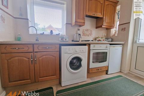 2 bedroom semi-detached house to rent, Chatsworth Crescent, Walsall WS4