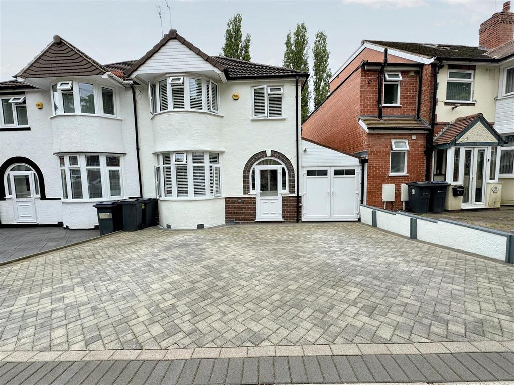 Warren Hill Road, Great Barr, Birmingham 3 bed semidetached house for