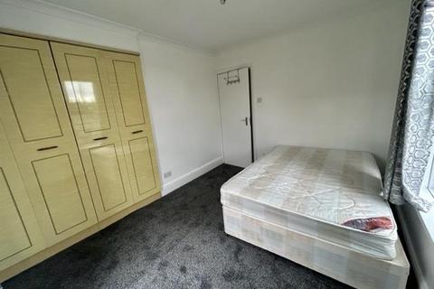 2 bedroom flat to rent, Rainbow Court, High Road, Tottenham, London