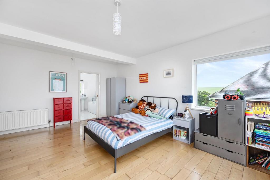 Roedean Crescent, 31-016.jpg