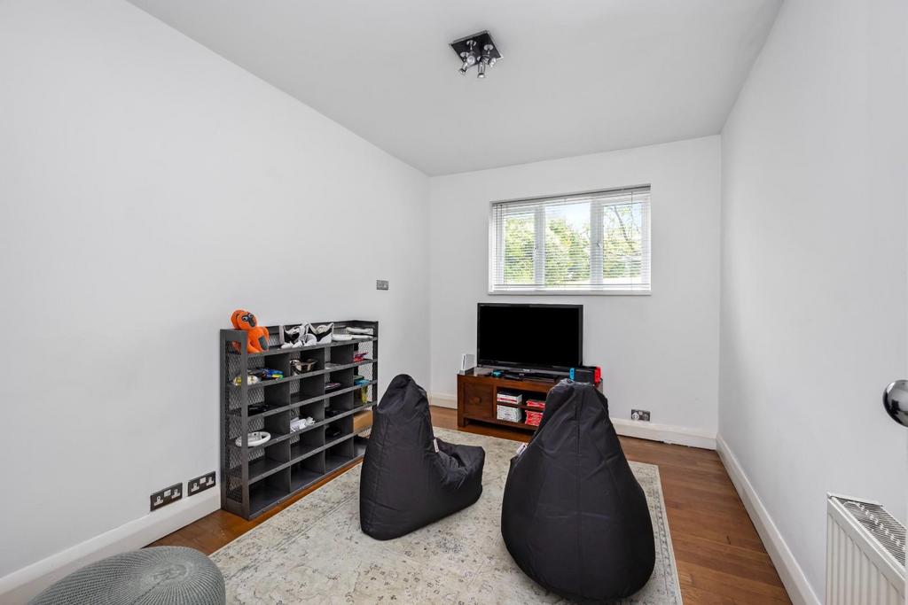 Roedean Crescent, 31-020.jpg
