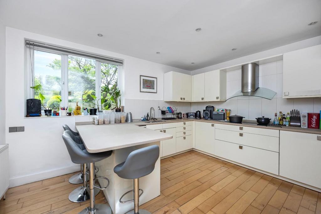 Roedean Crescent, 31-021.jpg