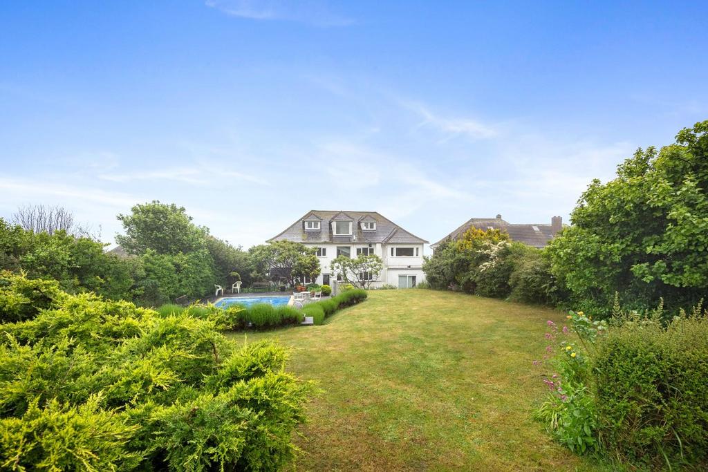 Roedean Crescent, 31-031.jpg