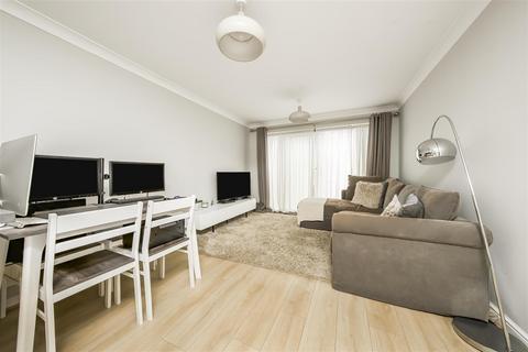 2 bedroom apartment for sale, Staines Road, Twickenham