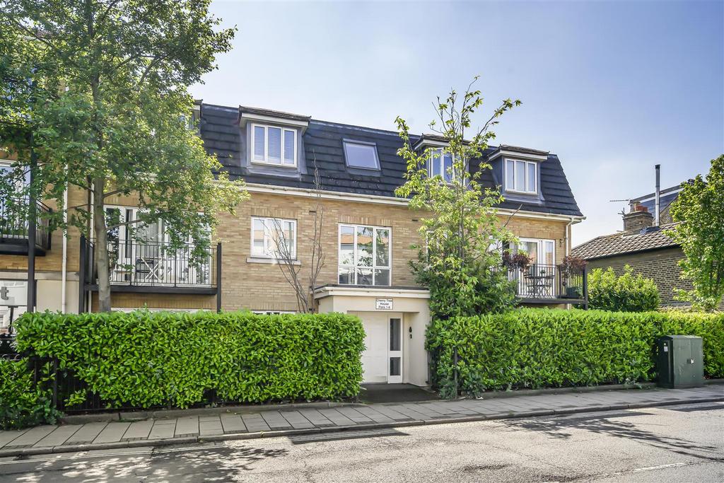 Staines Road, Twickenham 2 bed apartment for sale £450,000