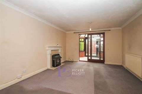 2 bedroom terraced house for sale, Wensum Close, Hinckley LE10