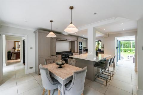 5 bedroom detached house for sale, Mogador, Surrey