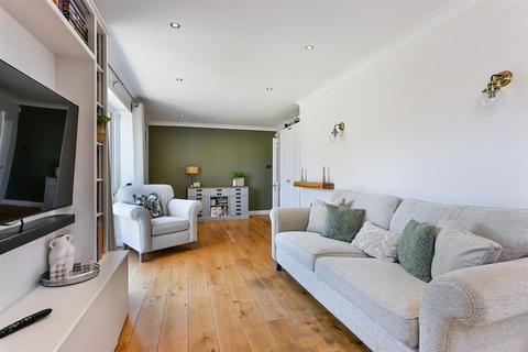 146 Chetwode Road, Tadworth, KT20 5PN