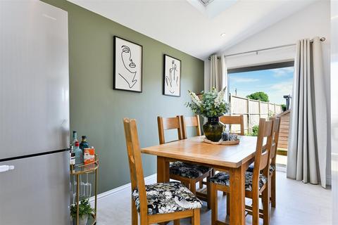 146 Chetwode Road, Tadworth, KT20 5PN