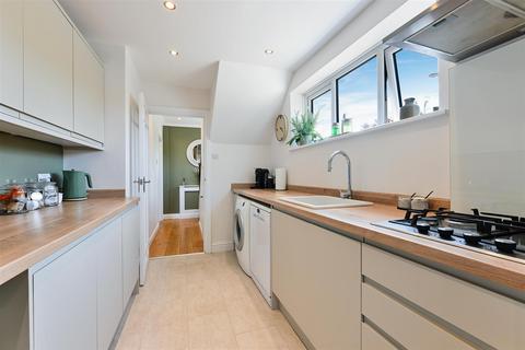 146 Chetwode Road, Tadworth, KT20 5PN