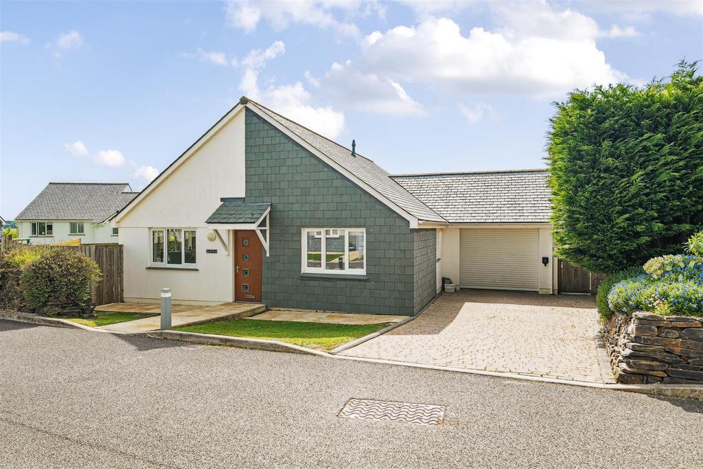 Threemilestone, Truro 3 bed bungalow for sale £525,000