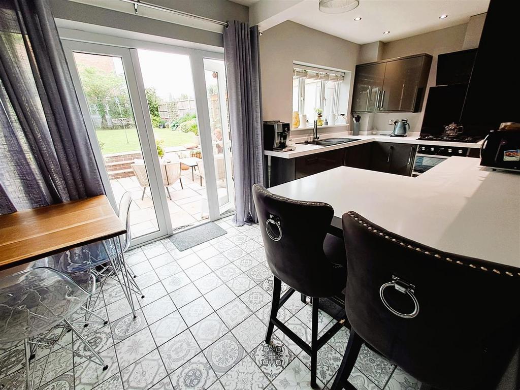 Re Fitted Kitchen/Diner