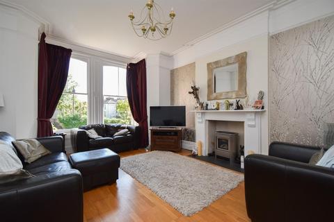 4 bedroom end of terrace house for sale, Priory Avenue, Hastings