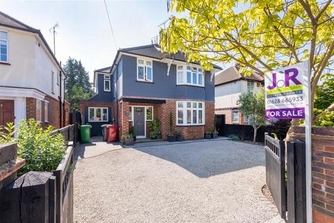 5 bedroom detached house for sale, Spring Lane, Cippenham