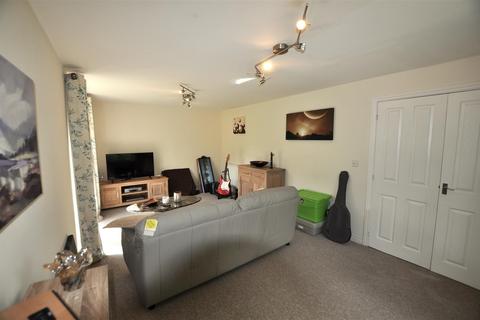 4 bedroom house to rent, Solent Crescent, Hailsham