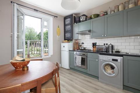 2 bedroom flat for sale, Flaxman Road, Camberwell, SE5