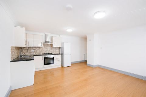2 bedroom ground floor flat to rent, Priory Avenue, Walthamstow