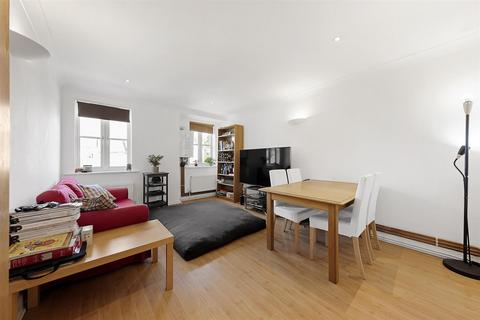 3 bedroom flat to rent, Melville Court, SW2