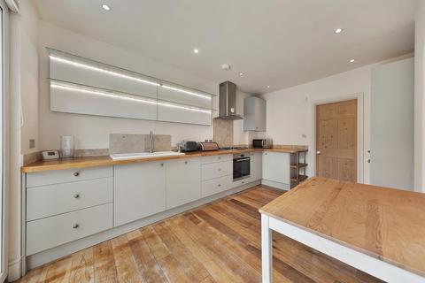 3 bedroom flat to rent, Leander Road, SW2