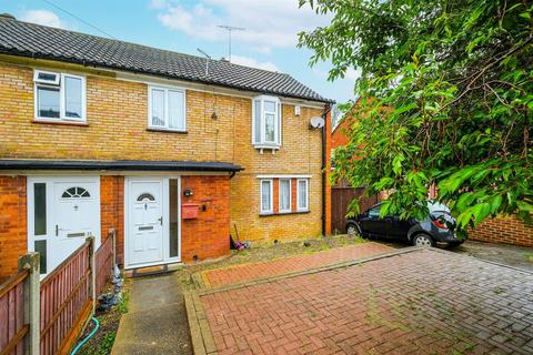 3 bedroom semi-detached house for sale, Valley Side, Chingford