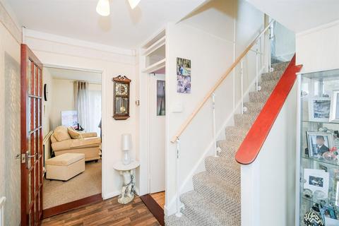 3 bedroom semi-detached house for sale, Valley Side, Chingford