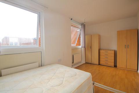 3 bedroom flat to rent, 3 Gernon Road, London E3