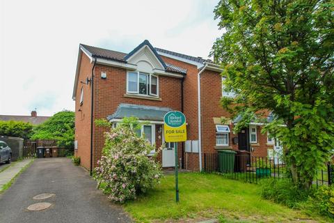 3 bedroom townhouse for sale, Holly Mede, Ossett WF5