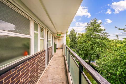 2 bedroom flat to rent, Sullivan House, Churchill Gardens, London, SW1V