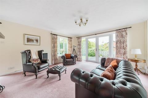 4 bedroom detached house for sale, Trent Road, Bedford