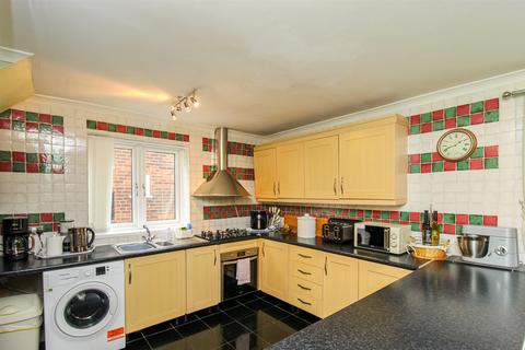 3 bedroom semi-detached house for sale, Marshall Avenue, Wakefield WF4