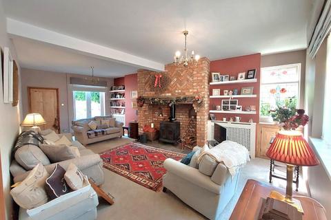 4 bedroom end of terrace house for sale, Main Road, Wilby, Northamptonshire NN8