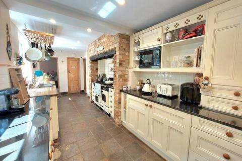 4 bedroom end of terrace house for sale, Main Road, Wilby, Northamptonshire NN8