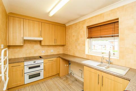 2 bedroom flat for sale, Holly Court, Wakefield WF1