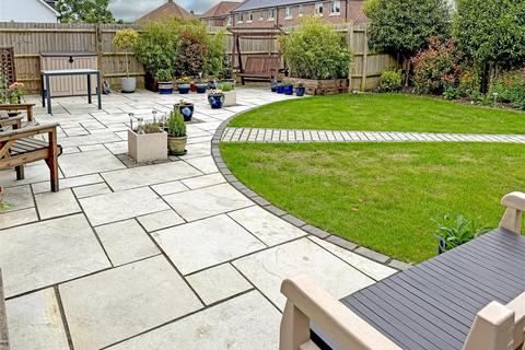 4 Abbots Field, Yapton, Arundel, BN18 0GE