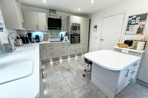 4 Abbots Field, Yapton, Arundel, BN18 0GE